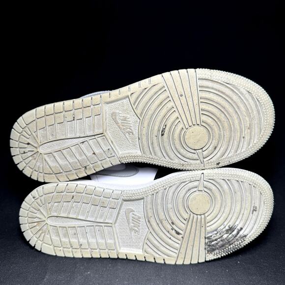 Size 5 - Nike Air Jordan 1 Low GS Smoke Grey 2020 Shoes - Picture 6 of 8